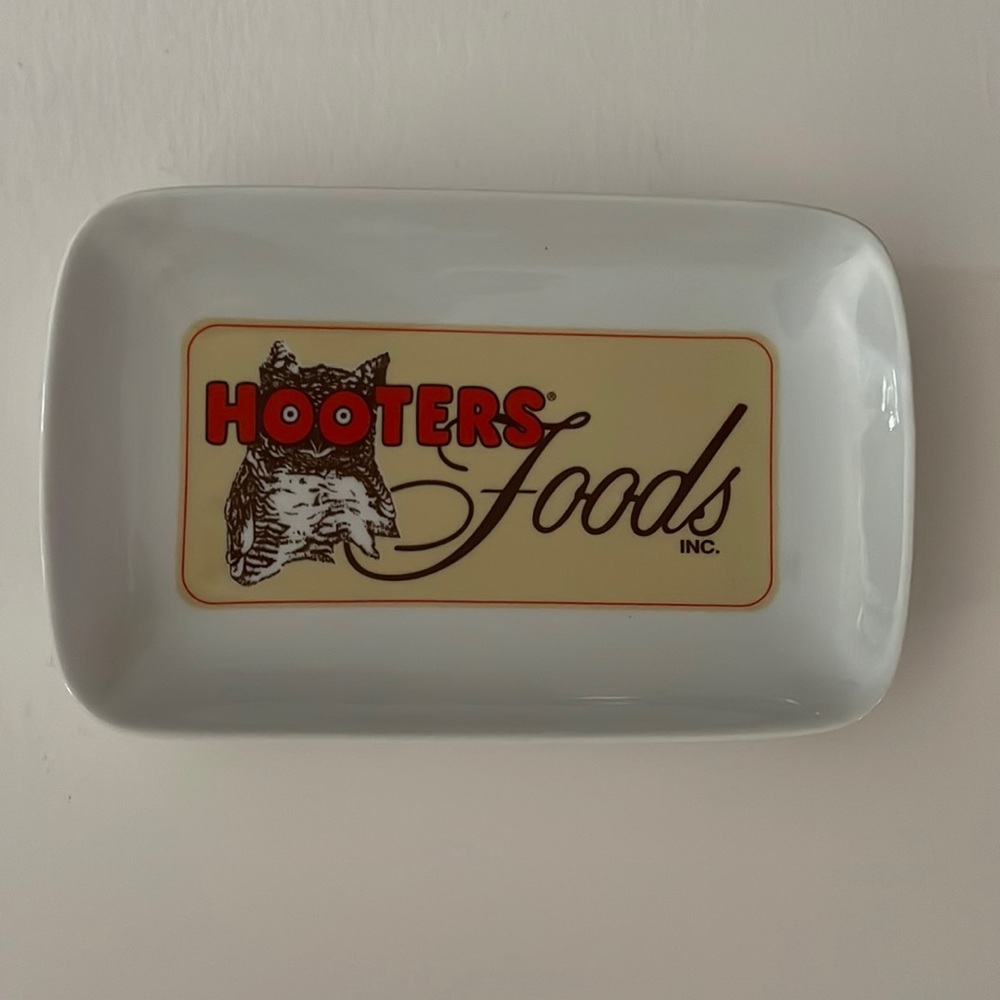 Hooters Foods Serving Tray Dish Porcelain Appetizers Wing Plate 9 x 6.